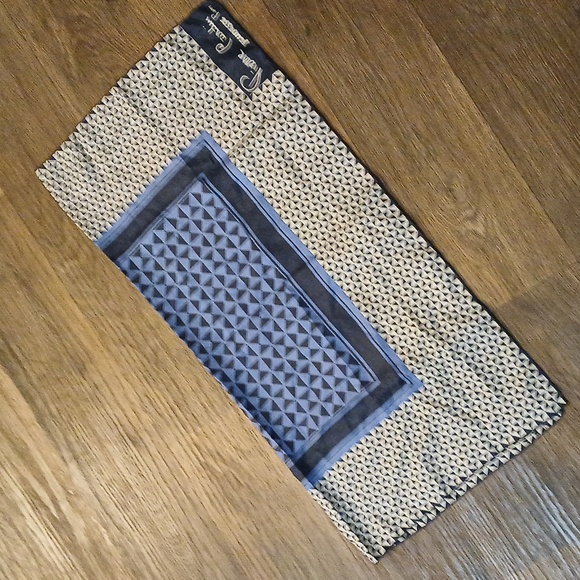 Vintage Pierre Cardin 100% Silk Made in Italy Luxury Scarf. - Picture 6 of 7